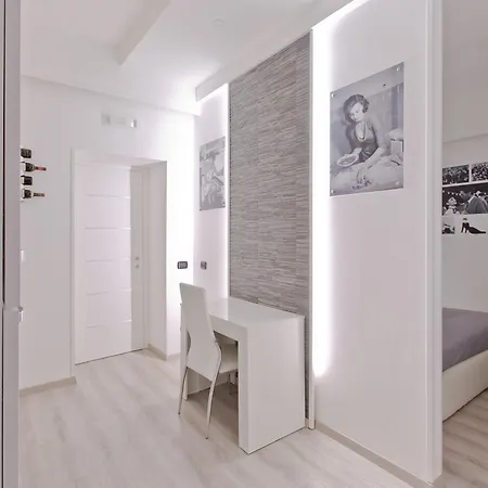 New House 2 روما